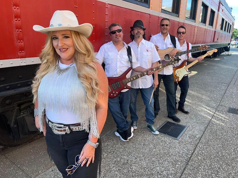 Cynthia Renee opens for Chase Bryant Biggest Little Chicken Wing