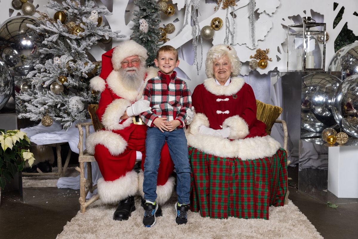 Photos With Santa & Mrs. Claus