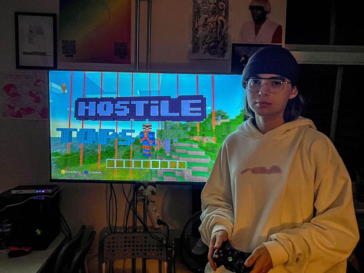 HOSTILE | Kohvik Tops