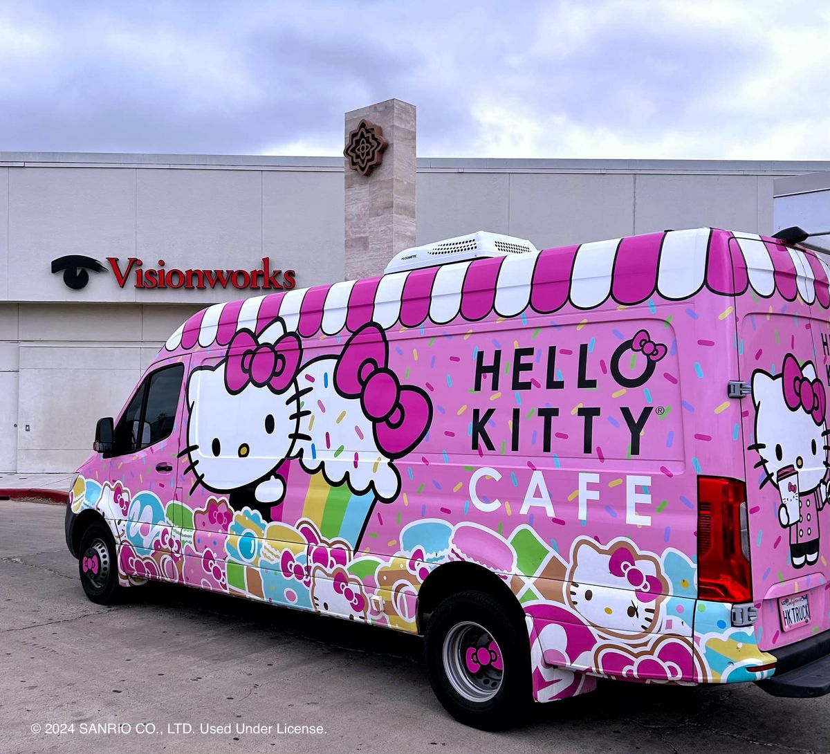 Hello Kitty Cafe Truck Central - Laredo Appearance