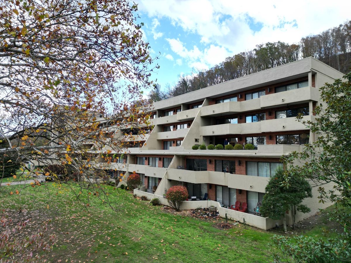 Huntington - Condo Unit 302 in Whitaker Square Apartments