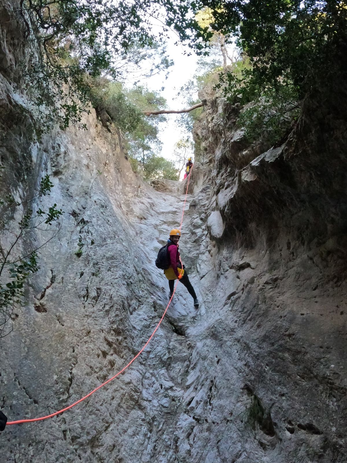 Canyoning \u03c3\u03c4\u03bf \u03a6\u03b1\u03c1\u03ac\u03b3\u03b3\u03b9 \u03c4\u03b7\u03c2 \u0393\u03b5\u03c1\u03b1\u03ba\u03af\u03bd\u03b1\u03c2, \u03a3\u03c7\u03af\u03bd\u03bf\u03c2, \u039b\u03bf\u03c5\u03c4\u03c1\u03ac\u03ba\u03b9