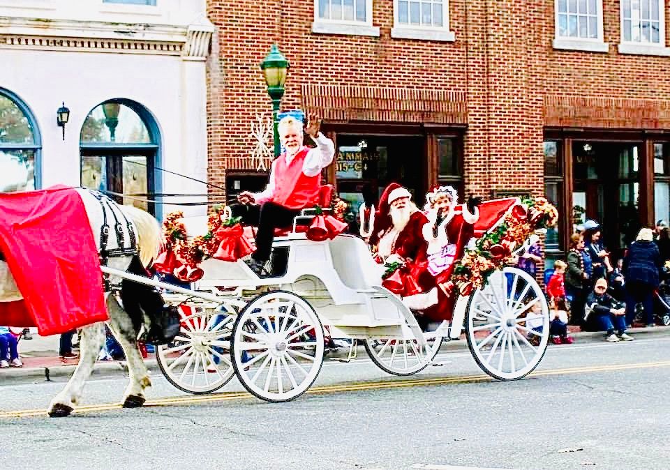 Watch the Union County Christmas \ud83c\udf84Parade at Alice Jules 