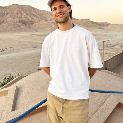 Felix Backhaus - Learn authentic Yoga & Tantra