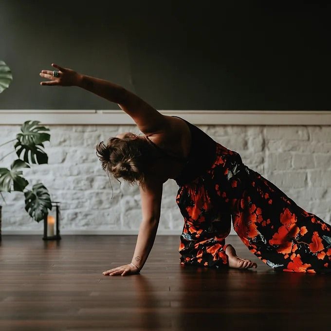 Festive Flow :: Vinyasa + Somatic inspired Yoga 