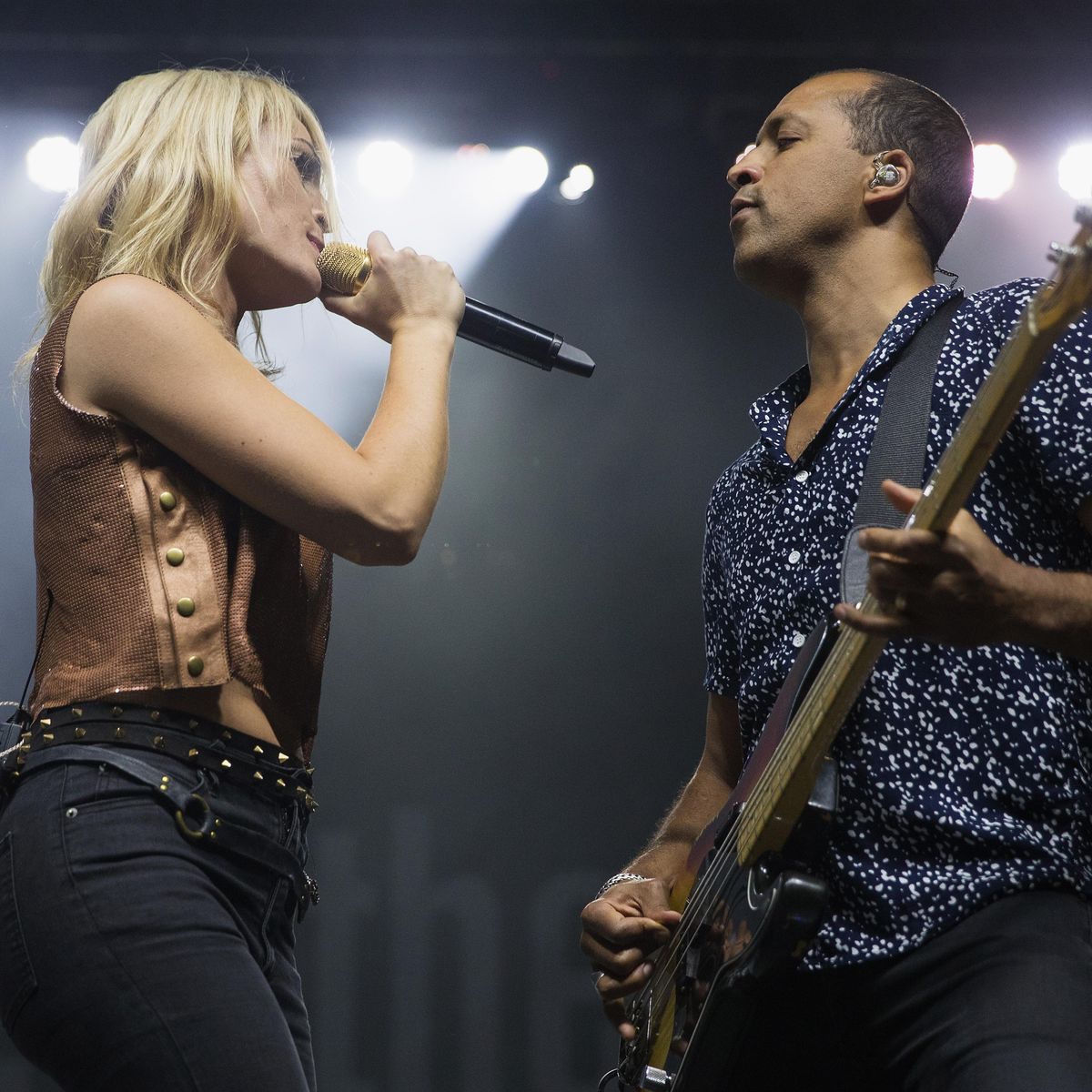 Metric with Broken Social Scene and Stars