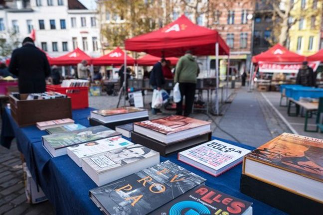 Strip- en boekenplein - Boekenverkoop op het De Coninckplein