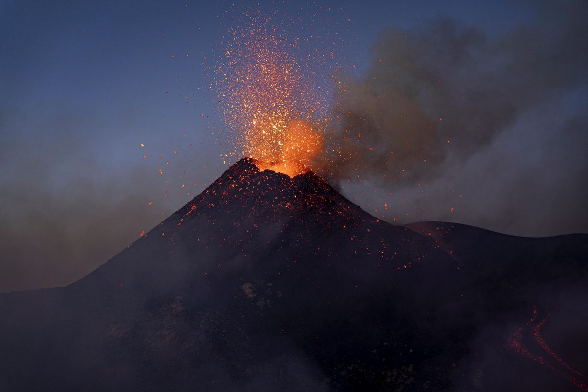  VINPROVNING FARLIGA, MYSTISKA ETNA-VINER FR\u00c5N VULKANENS FOT.