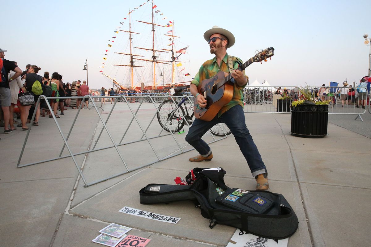 Dan Blakeslee Live at MrSippy BBQ