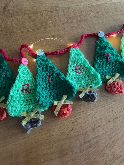 Crochet a Christmas garland workshop