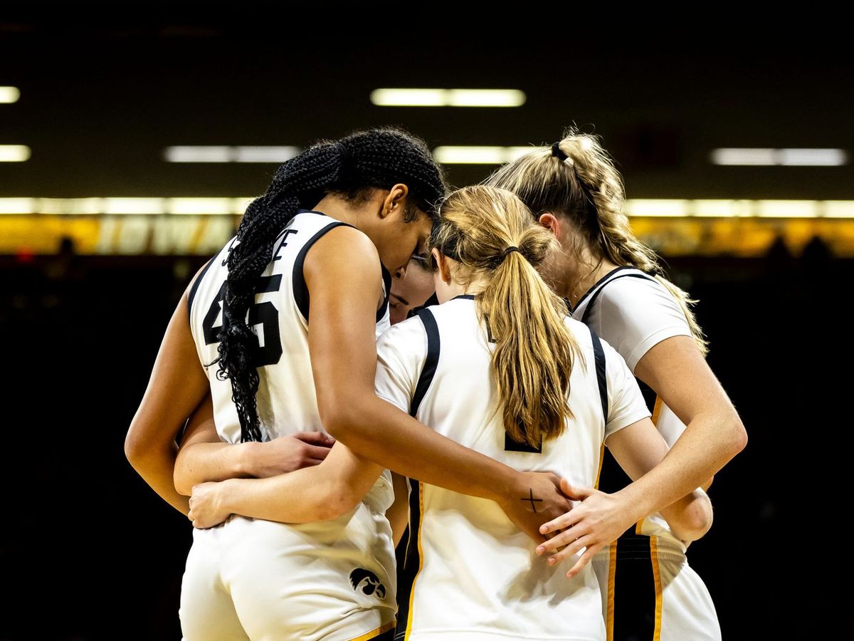 Wisconsin Badgers at Iowa Hawkeyes Womens Basketball