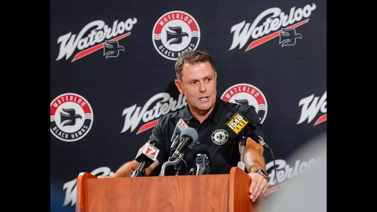 Parking Des Moines Buccaneers at Waterloo Black Hawks