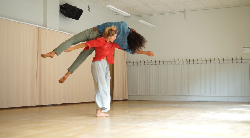 CONTACT IMPROVISATION TECHNIQUE CLASSES \/ Malm\u00f6 Spring 2025