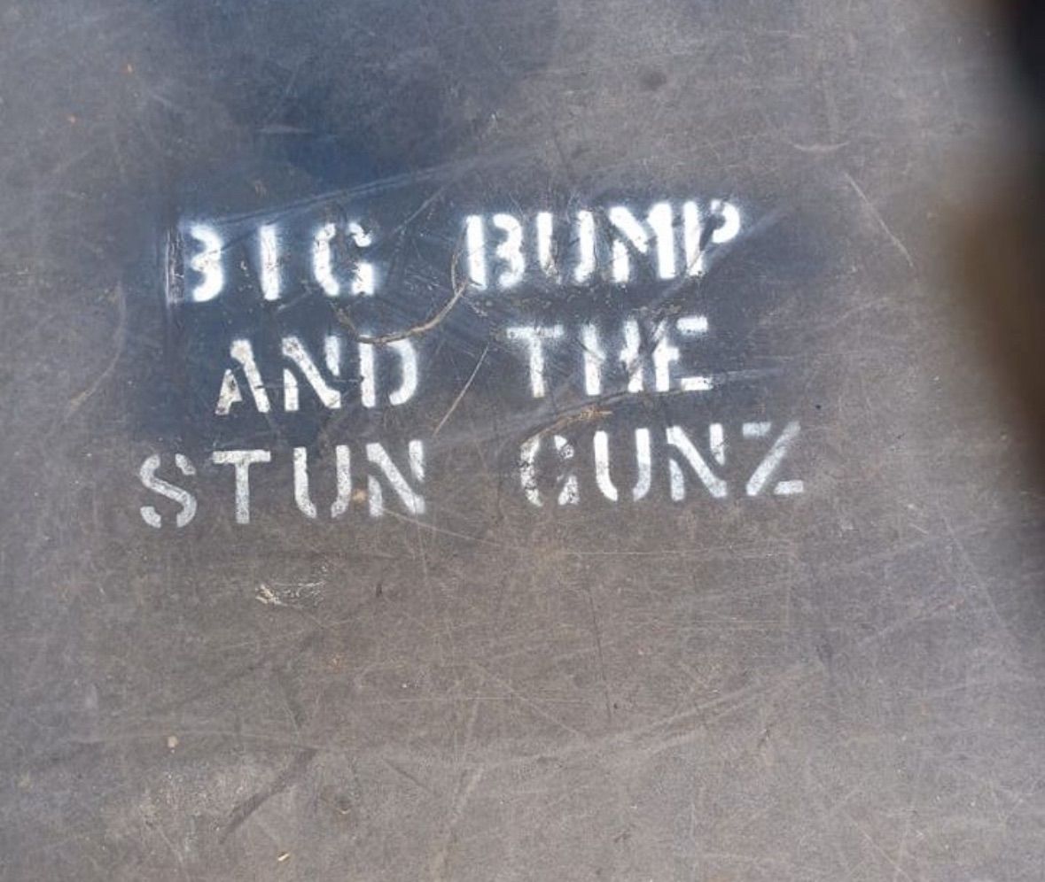 Big Bump & Stun Gunz @ Follys