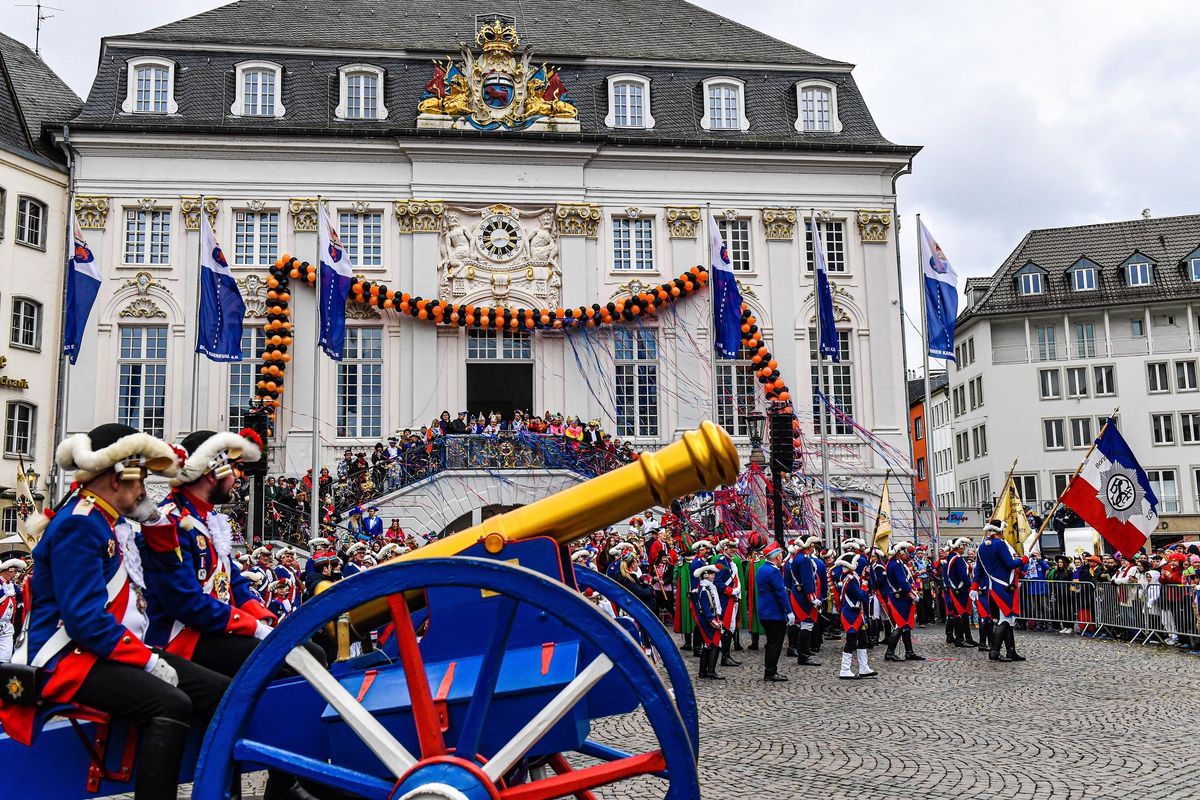 Biwak und Rathaussturm des Bonner Stadtsoldaten-Corps