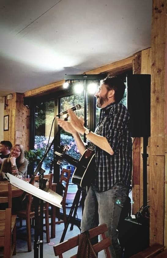 Darren Morgan plays at Shiny Tap, Little Eaton