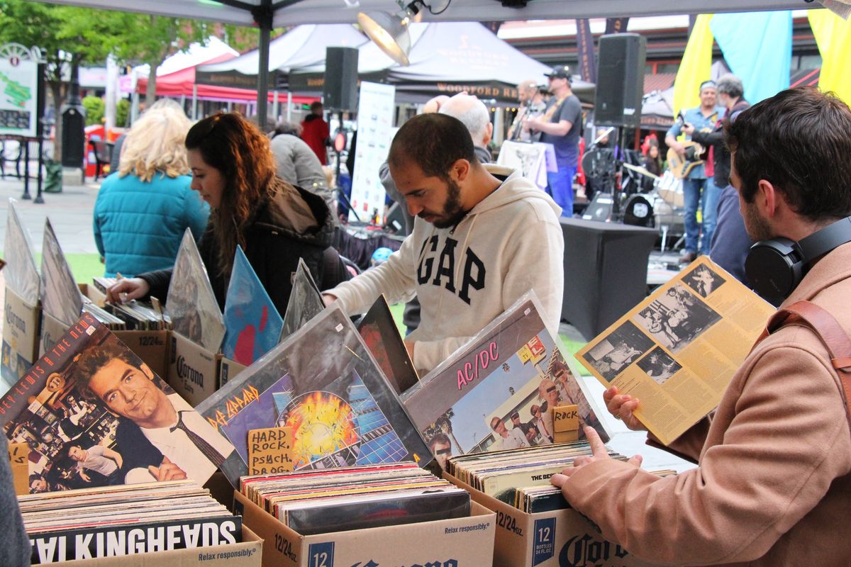 The Jersey City Record Riot! Digging for vinyl OUTDOORS on the Grove Street PATH Plaza!