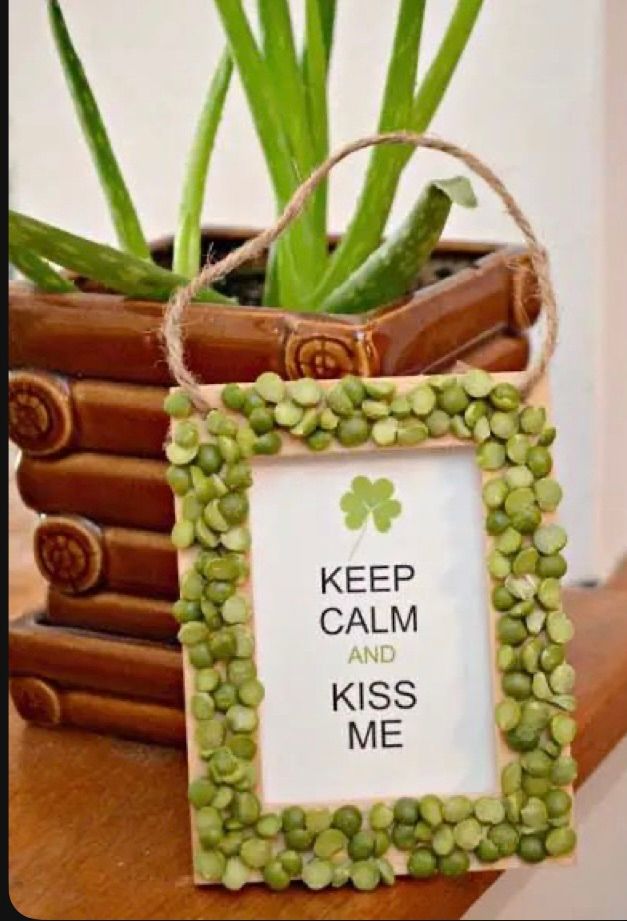 Split Pea Kiss me Frame 