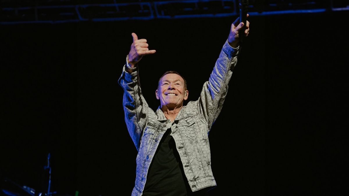 UB40 feat Ali Campbell - Up Close and Personal