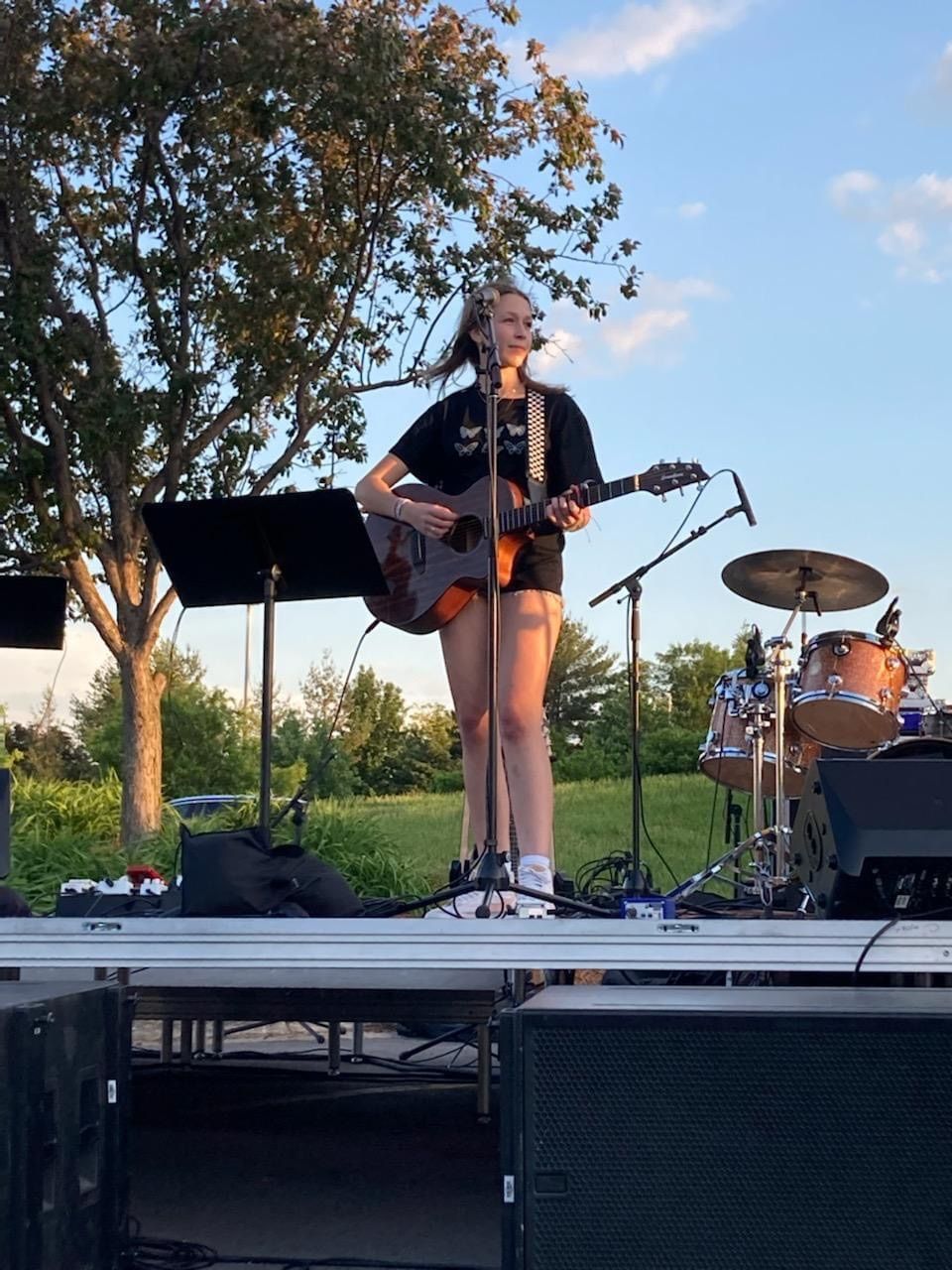 LIVE: Lauren Igou at Roy\u2019s 