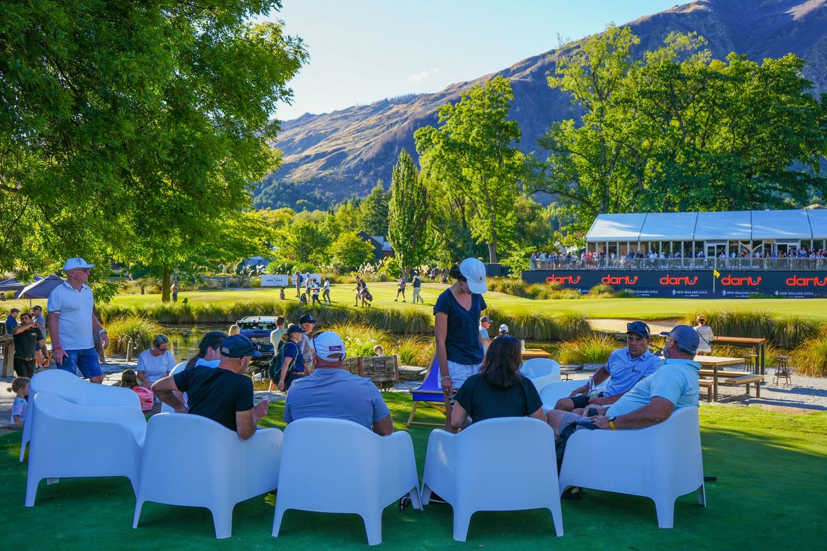 Live Music at Smithy's - New Zealand Open Day 1