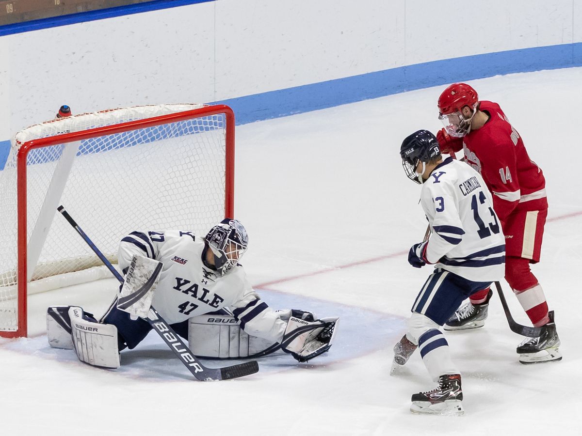 CT Ice - Yale Bulldogs at Sacred Heart Pioneers Mens Hockey