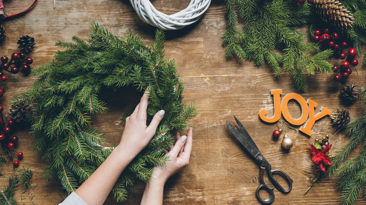 Fresh Wreath Making Workshop at Gallaghers Tree Farm