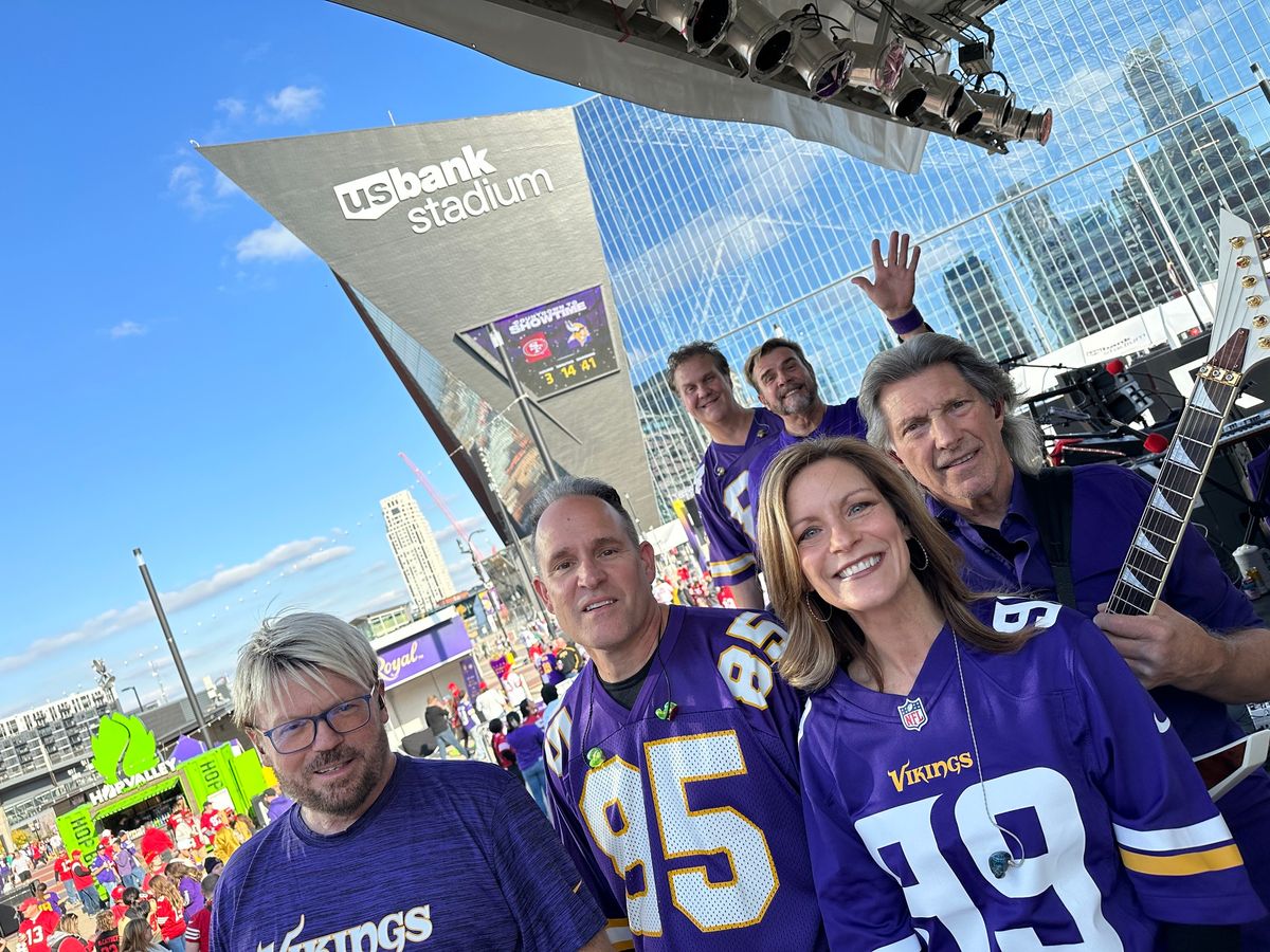 Sugar Buzz plays US Bank Plaza. Vikes vs Detroit