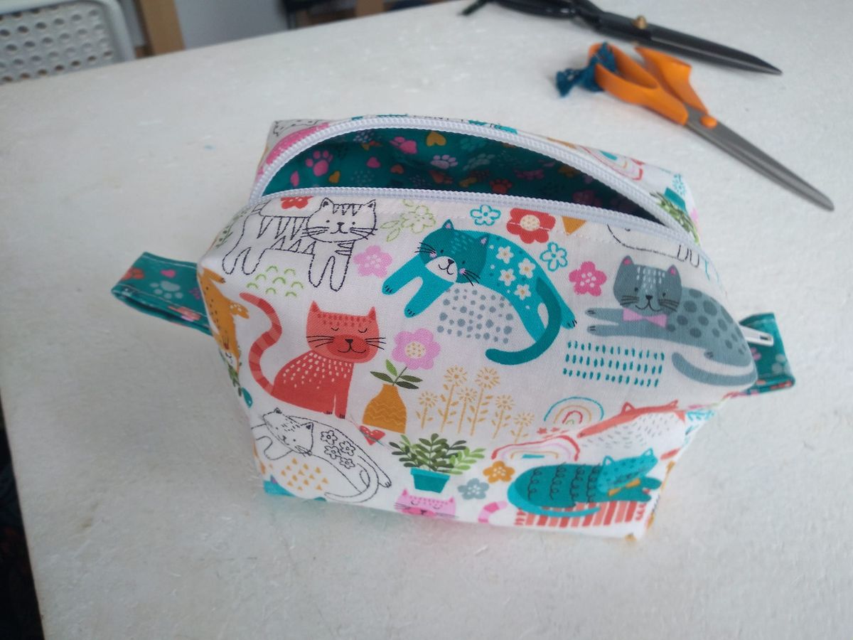 Young Person (Ages 10-16) Sew  a Zipped Pouch Workshop