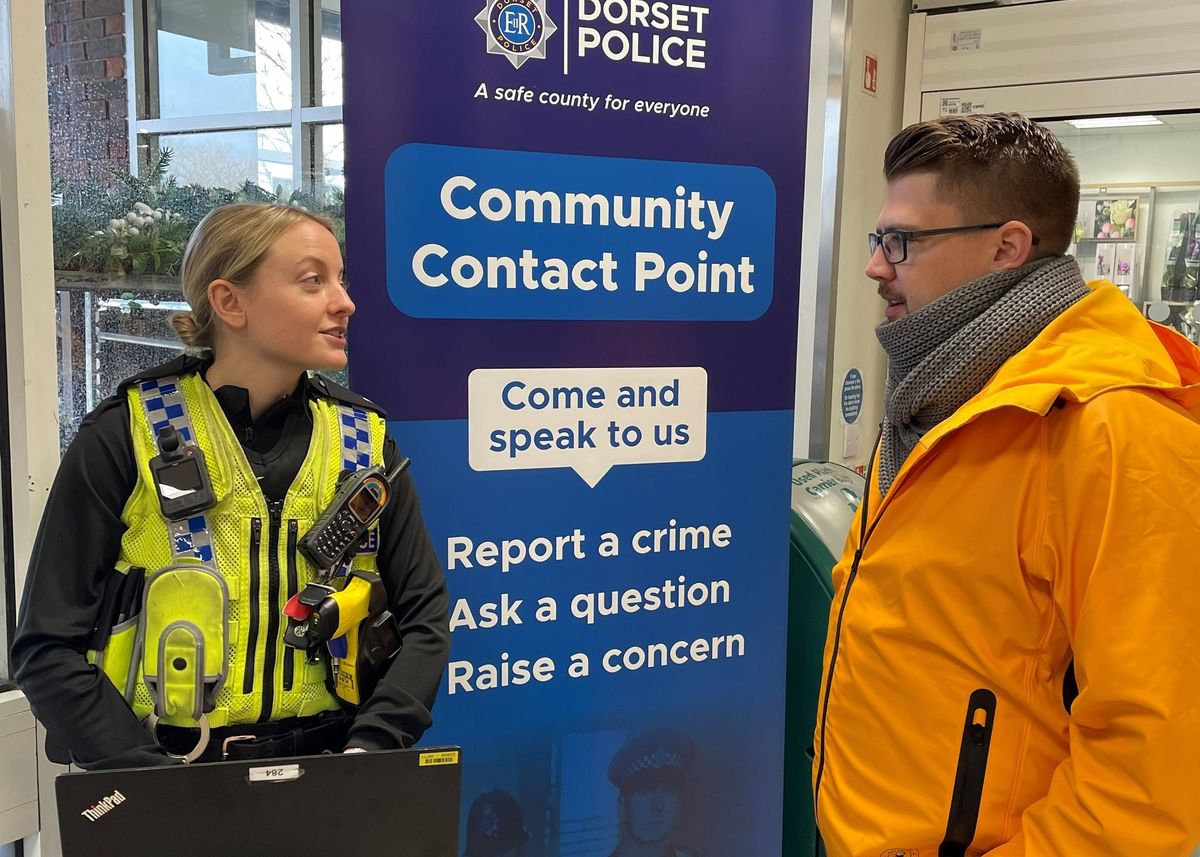 Community Contact Point (Christmas crime prevention) with PCSO George