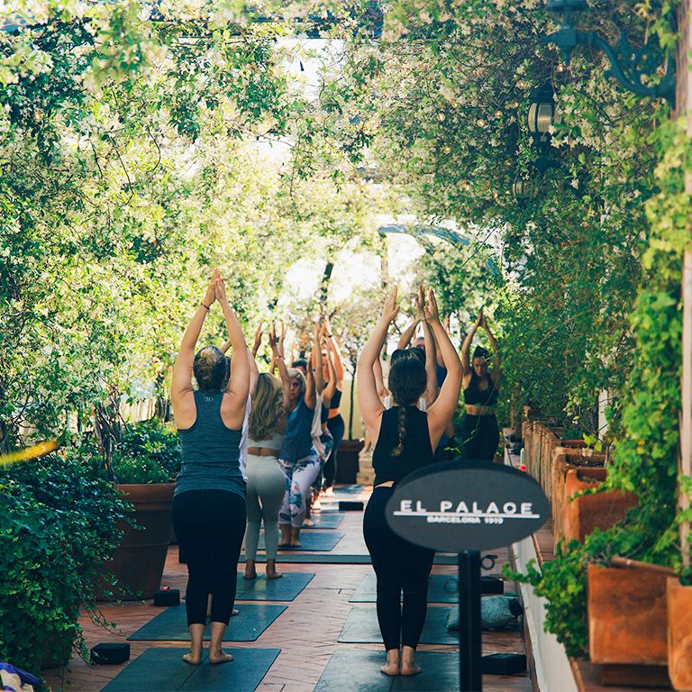 Yoga en el Jard\u00edn del Hotel Palace 5*