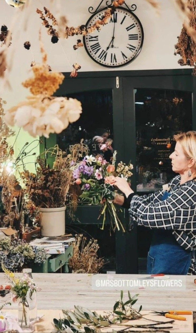 Introduction to Flower Arranging Workshop \u2013 A Hand Tied Bunch