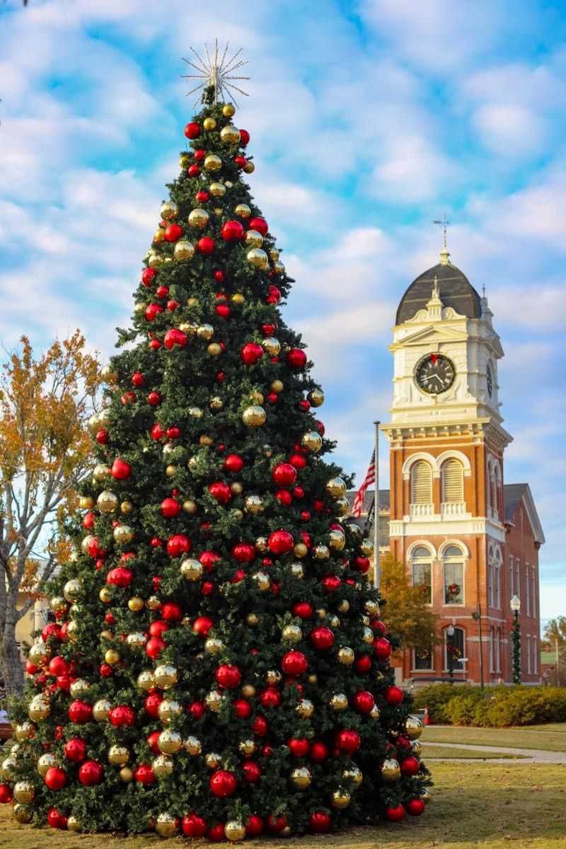 Christmas Eve Candlelight Service on the Covington Square