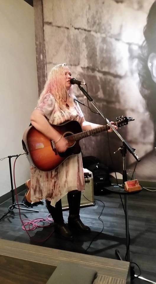 LIVE MUSIC: Pamela Thomas-Martin