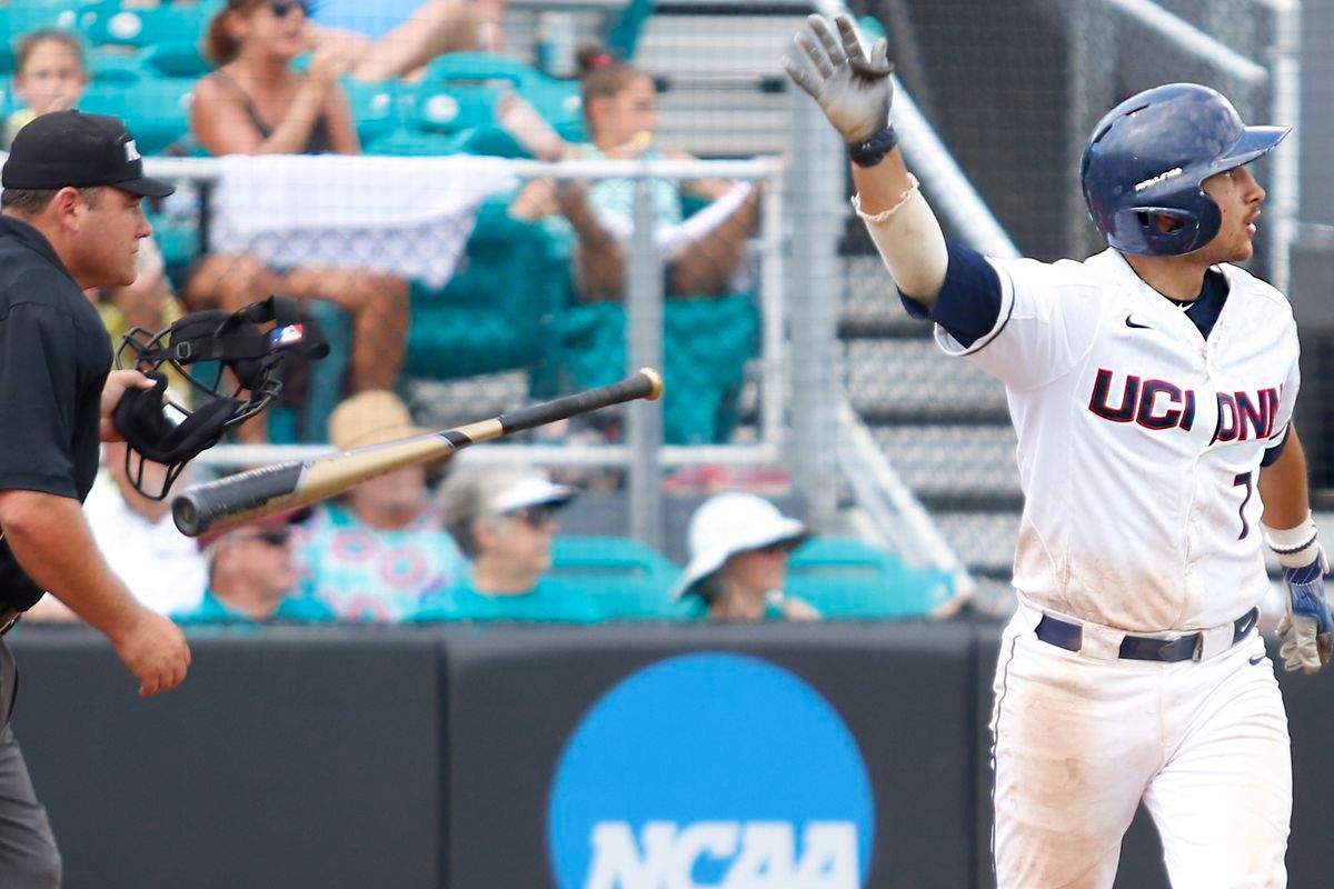 Washington Huskies at Coastal Carolina Chanticleers Baseball