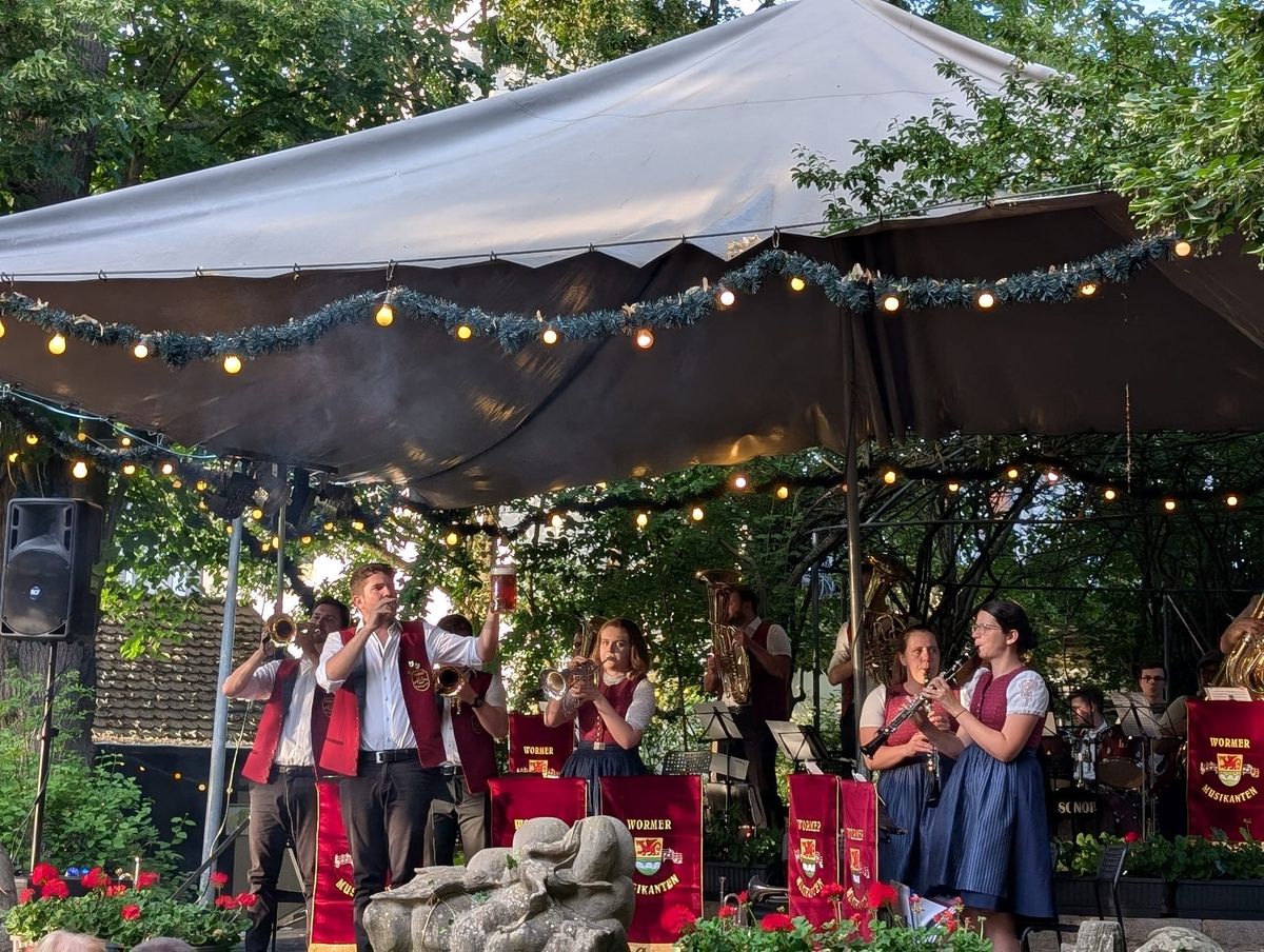 Biergartenmusik mit den Wormer Musikanten