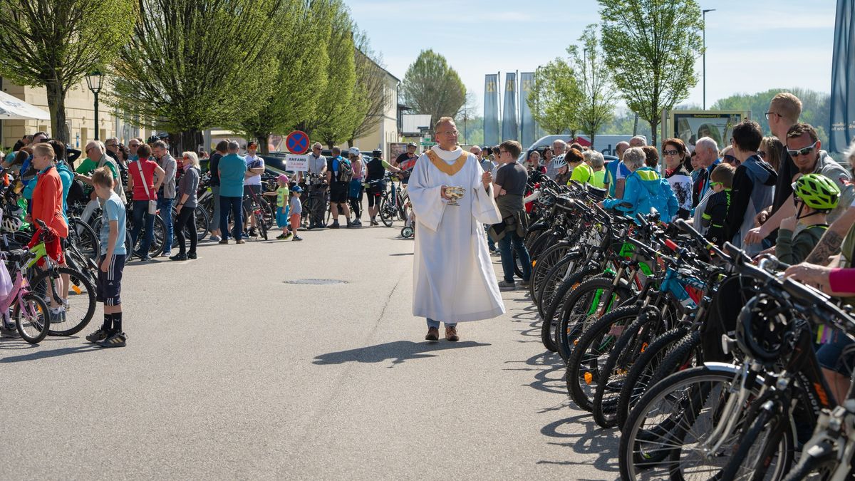 Fahrradsegnung am Heindlkai in Mauthausen