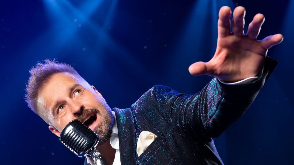  Alfie Boe