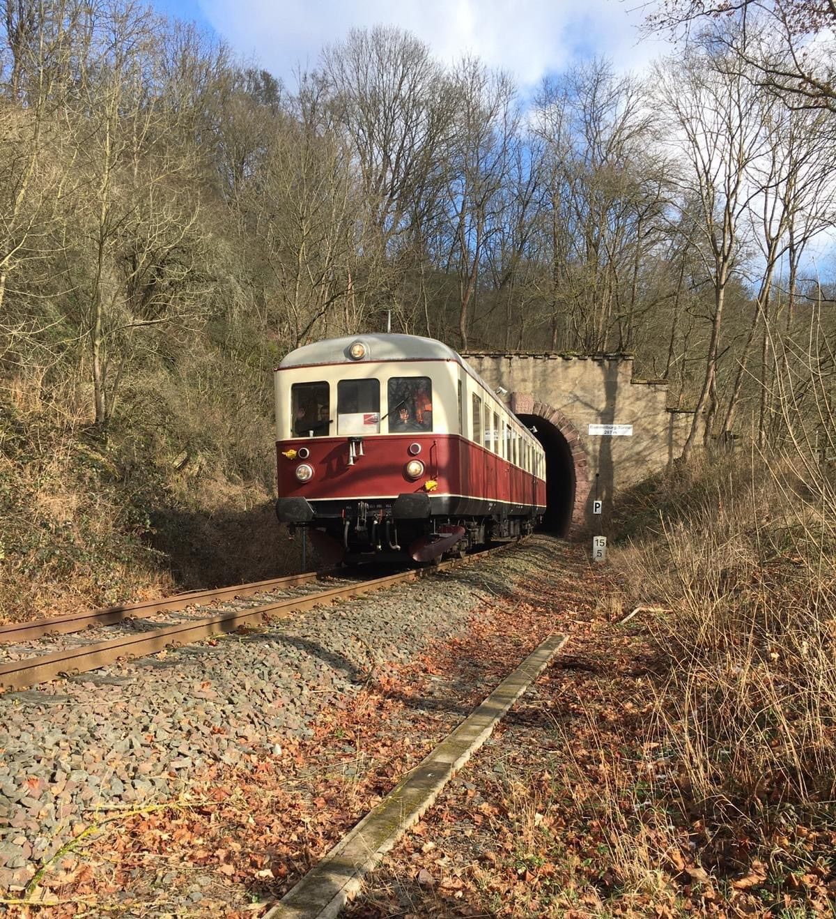 Advent in den H\u00f6fen-Friesdorf mit Historischen Triebwagen - CLR BR 301