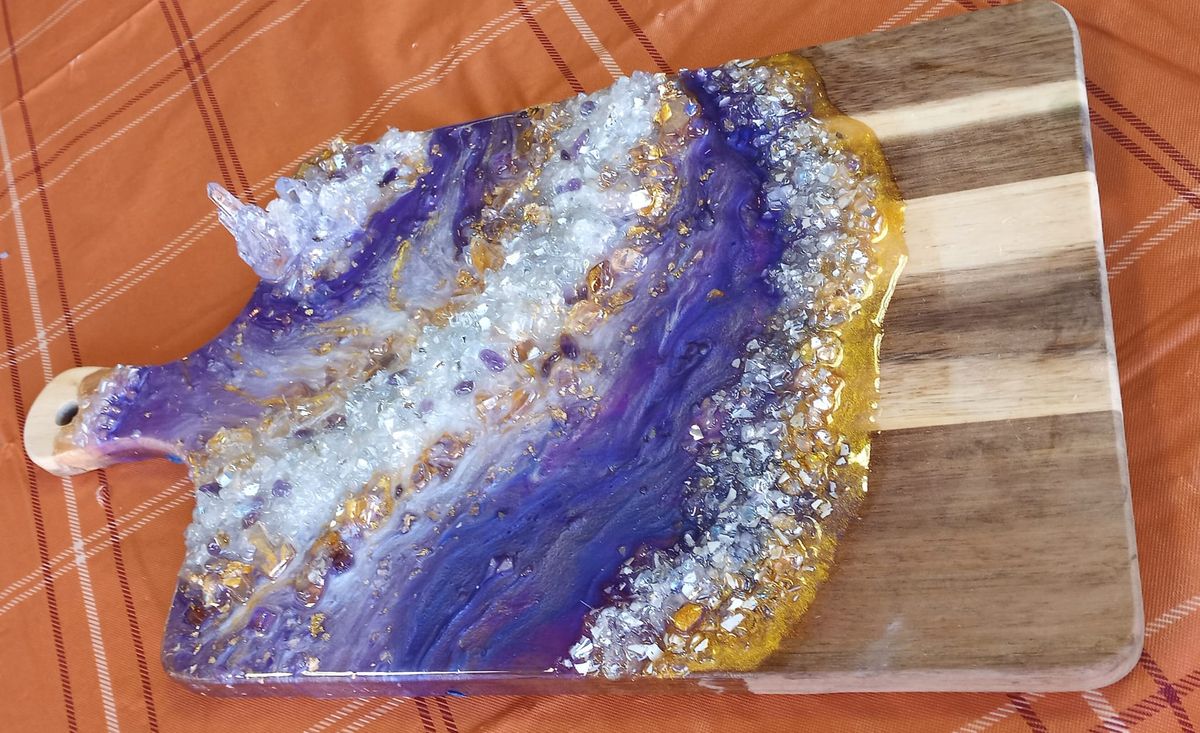 Resin pour Geode with CRYSTALS