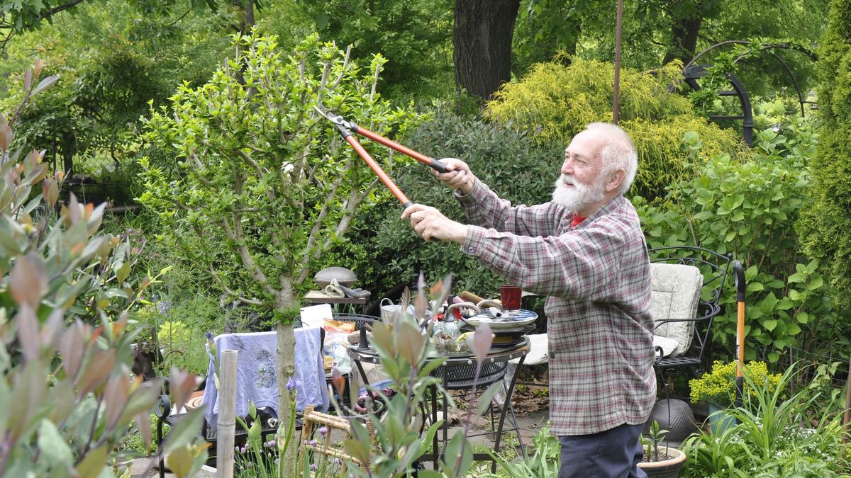 Pruning & Pest Management with Bryce Lane