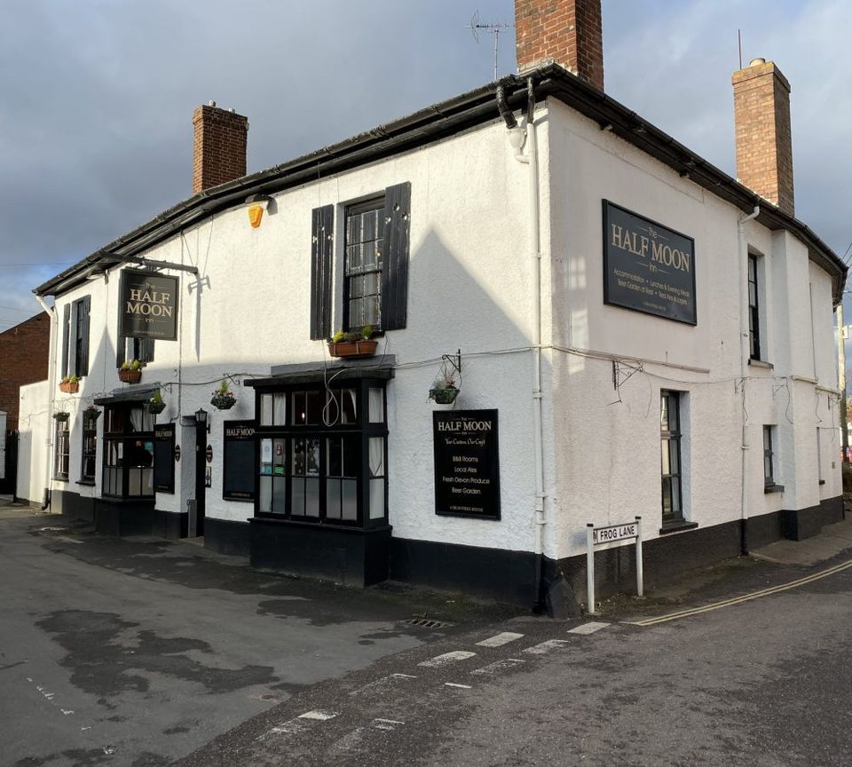 Great Western dances with Otter Morris at the Half Moon Inn, Clyst St Mary