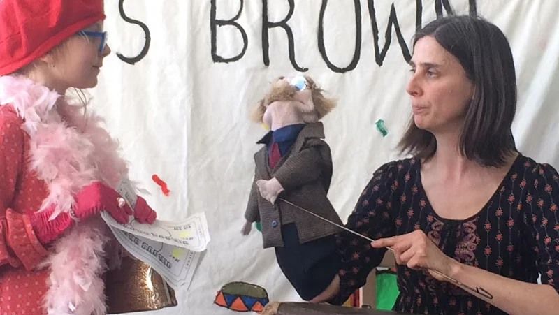 English Storytelling and Puppet Show at Korunn\u00ed Library, Prague