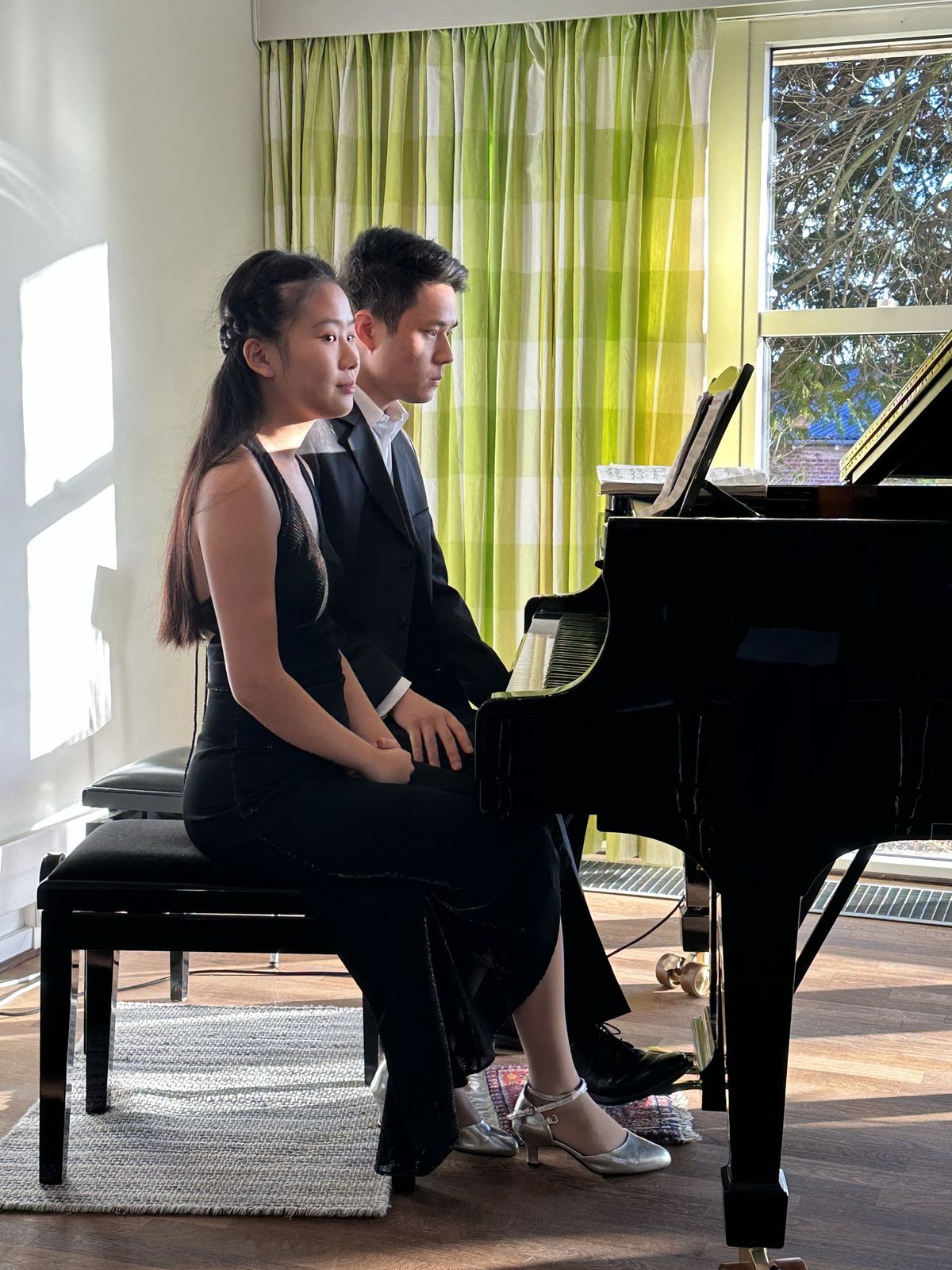 Nyt\u00e5rskoncert: Pianisterne Elisabeth & Peter Guang igen!