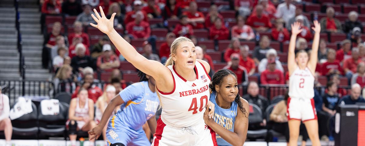 Parking Omaha Mavericks at Nebraska Cornhuskers Womens Basketball