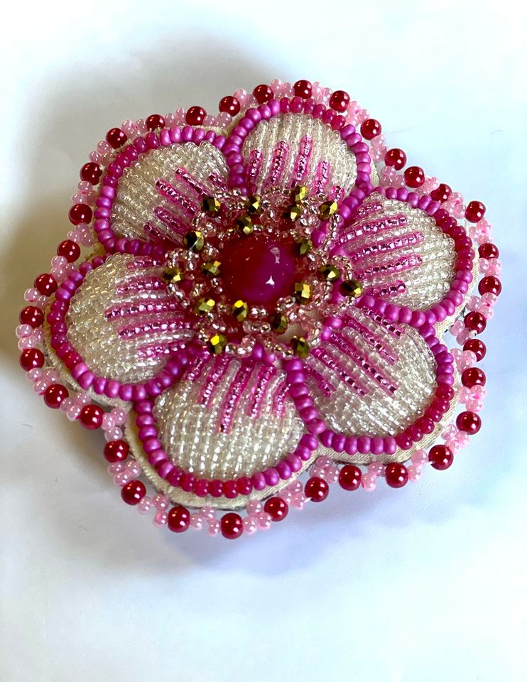 Tuscarora Beadwork Class: Barrette Clip, Niagara Arts & Cultural Center 