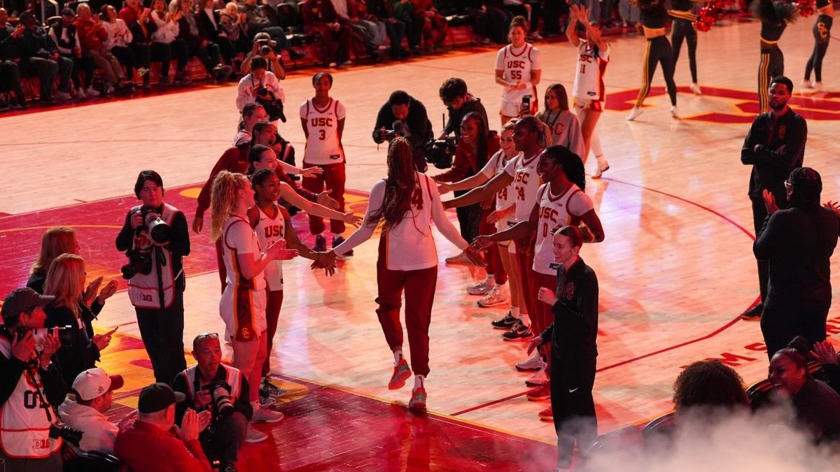 USC Trojans at Minnesota Golden Gophers Womens Volleyball