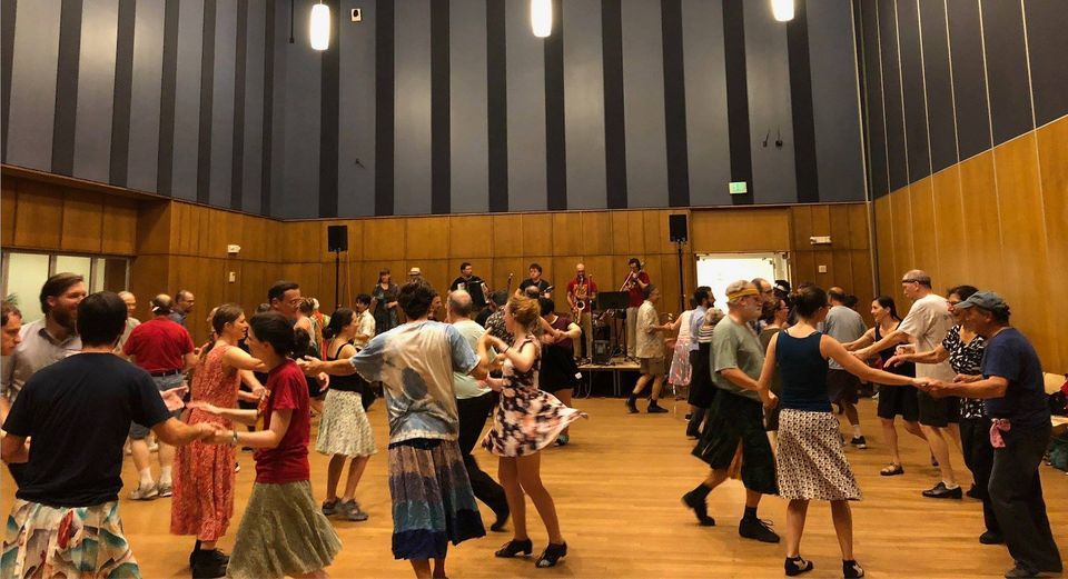 Silver Spring Contra Dance: Anna Rain calling with Frog Hammer 