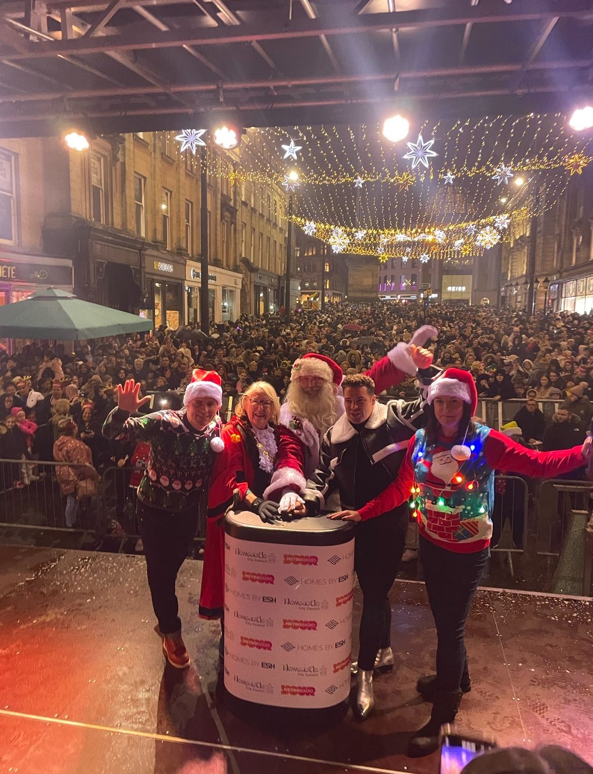 Steve & Karen's Breakfast Show Christmas Lights Switch-On