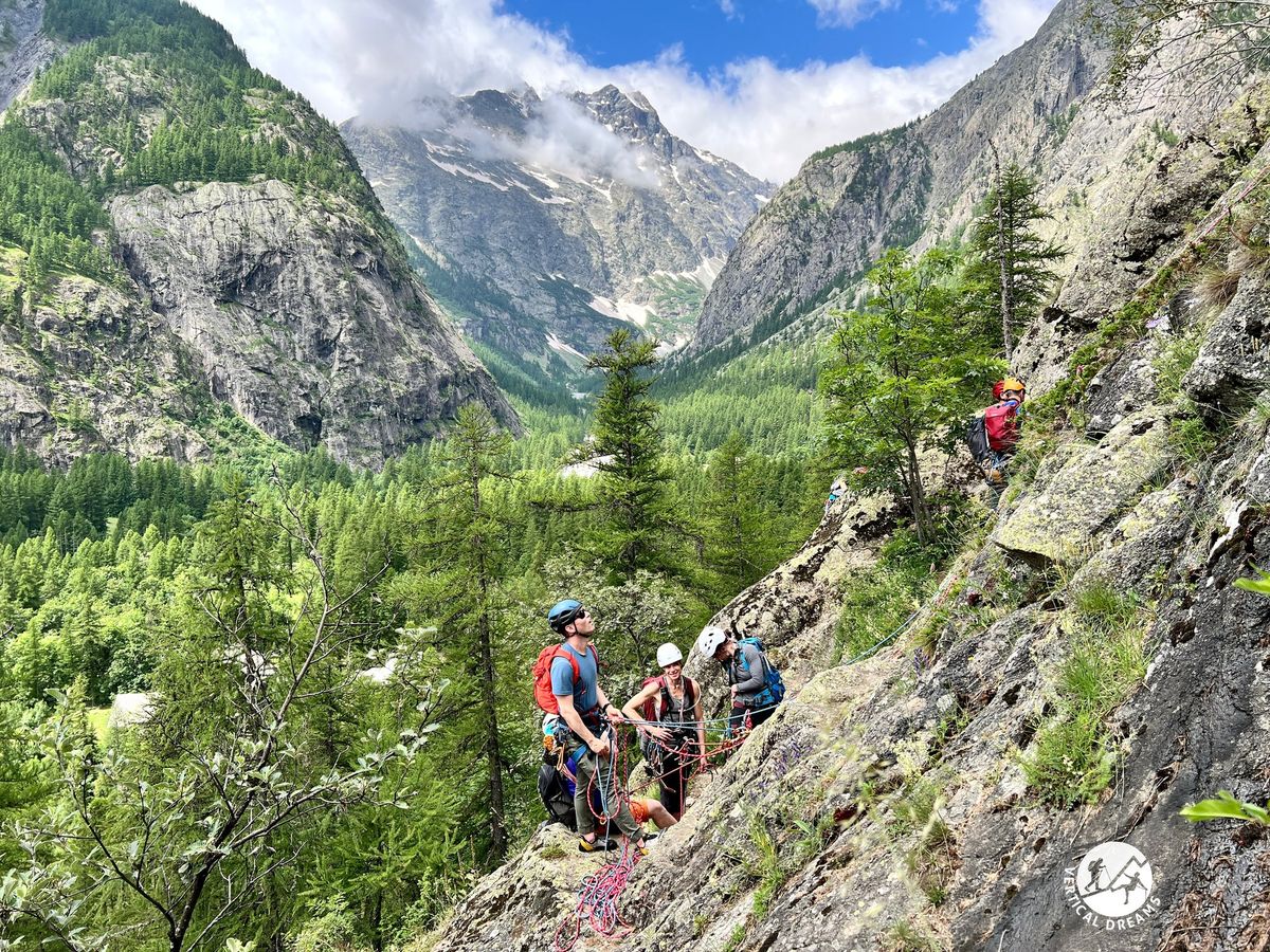 STAGE - Perfectionnement en grandes voies \u00e0 Ailefroide dans les Hautes-Alpes (8 j \/ 7 n)